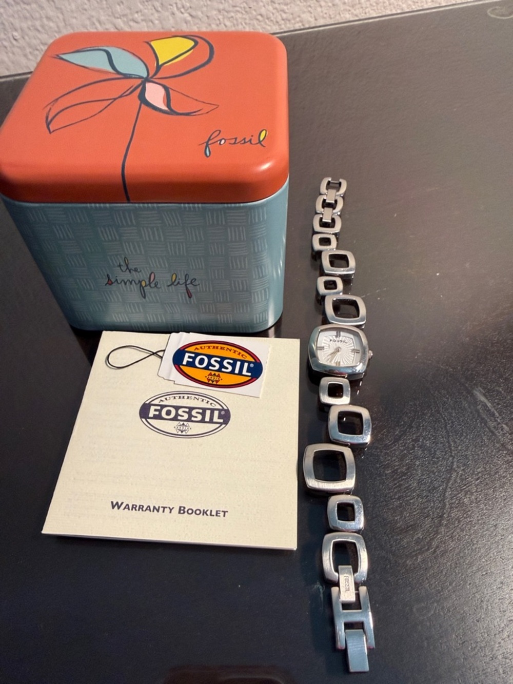 EUC VintageFossil Silver Geometric Link Bracelet Watch with Tin, battery needed.